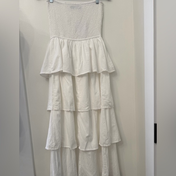 Beach Casual Boho Strapless White Tiered Dress Size Medium - Picture 3 of 12